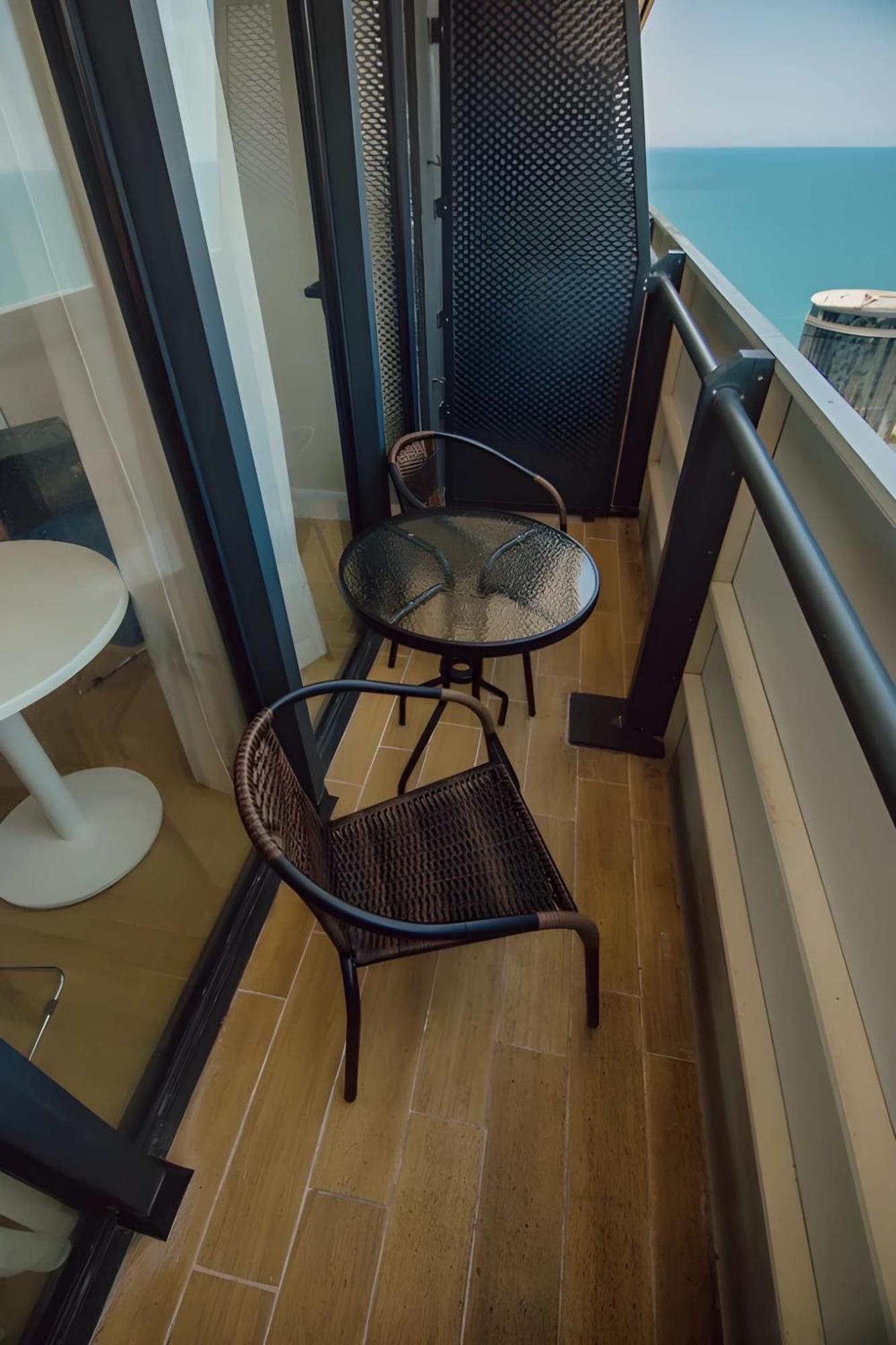 Suites Orbi City Aparthotel 바투미 외부 사진